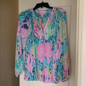 🎈EUC Lilly Pulitzer Pink and Blue Graphic Blouse with 3/4 Sleeves Elsa top!